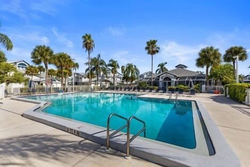 Bayside Pointe — 4-Star Luxury Hotel in Siesta Key, United States