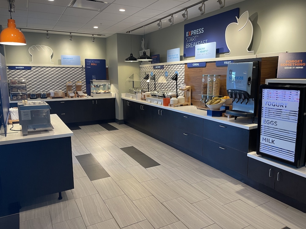 Holiday Inn Express & Suites West Omaha Elkhorn by IHG - photo 11