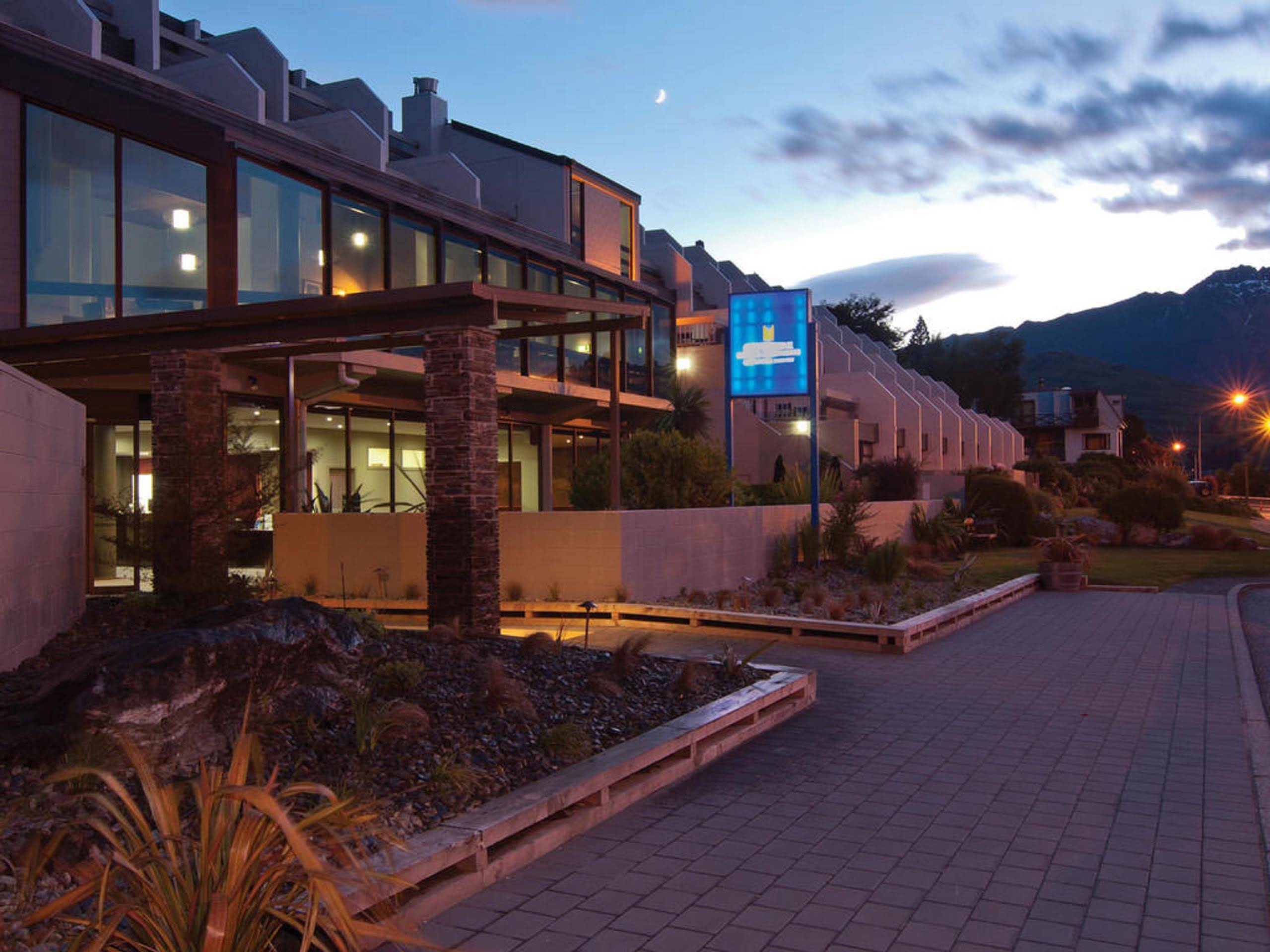 Copthorne Hotel & Apartments Queenstown Lakeview