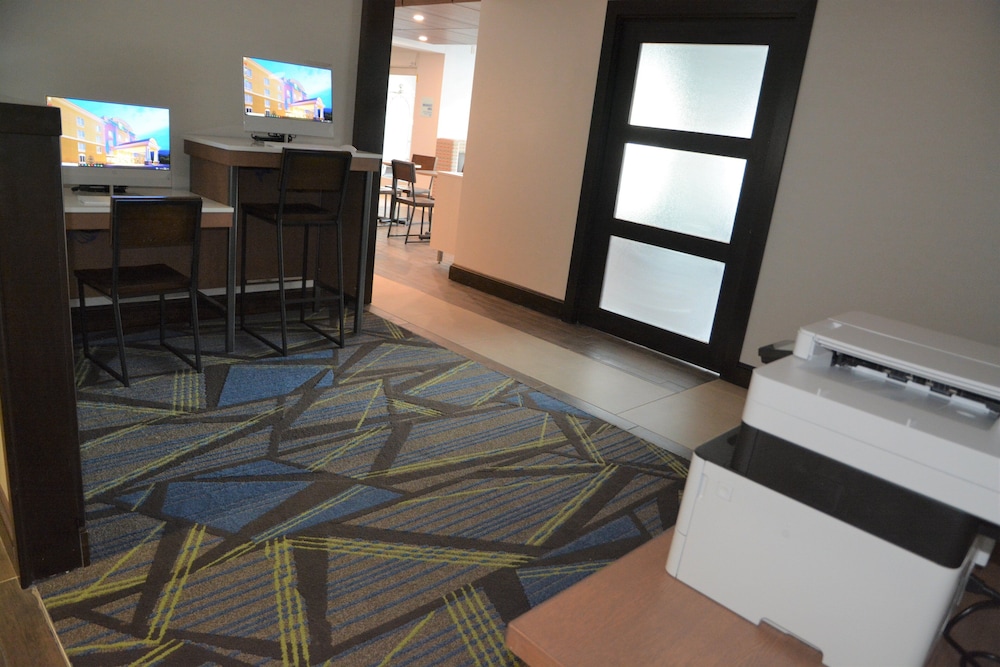 Holiday Inn Express & Suites Caryville by IHG - photo 14