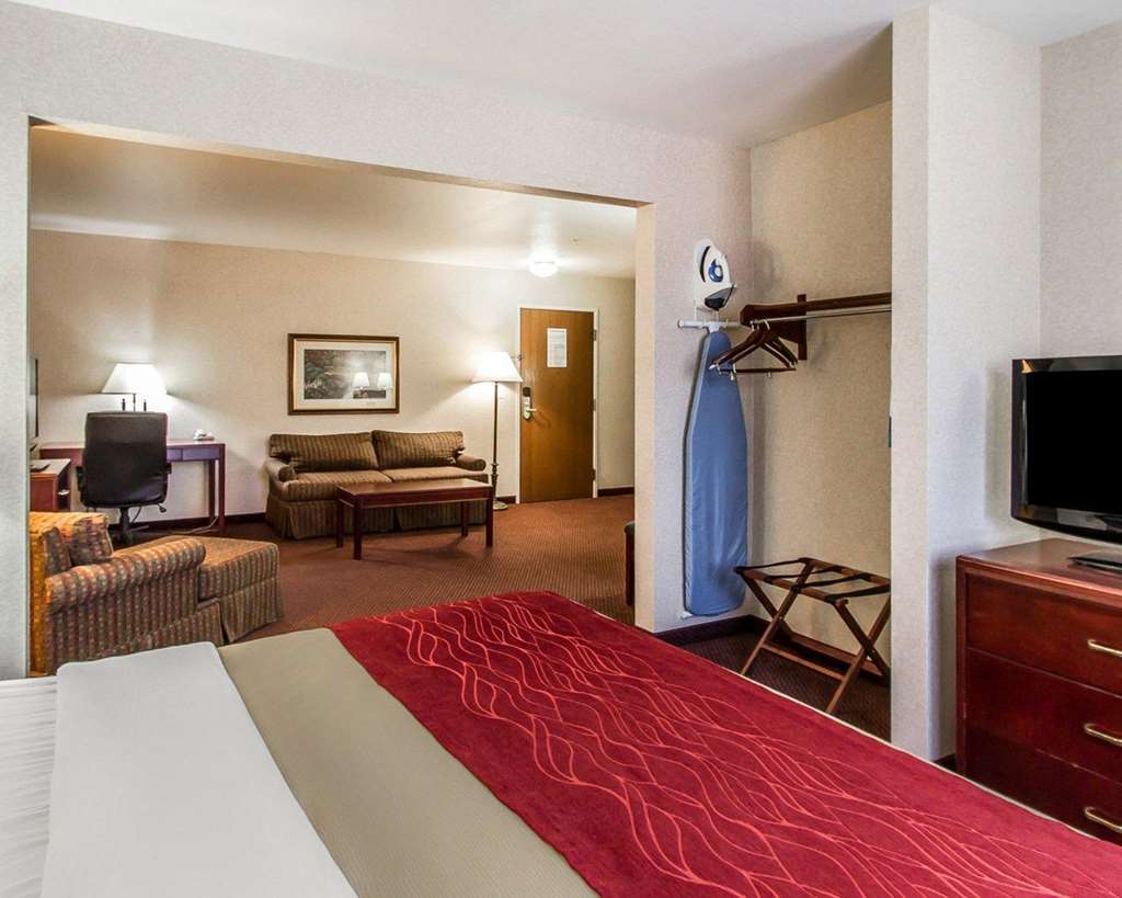 Quality Inn & Suites Fort Madison near Hwy 61 - photo 29