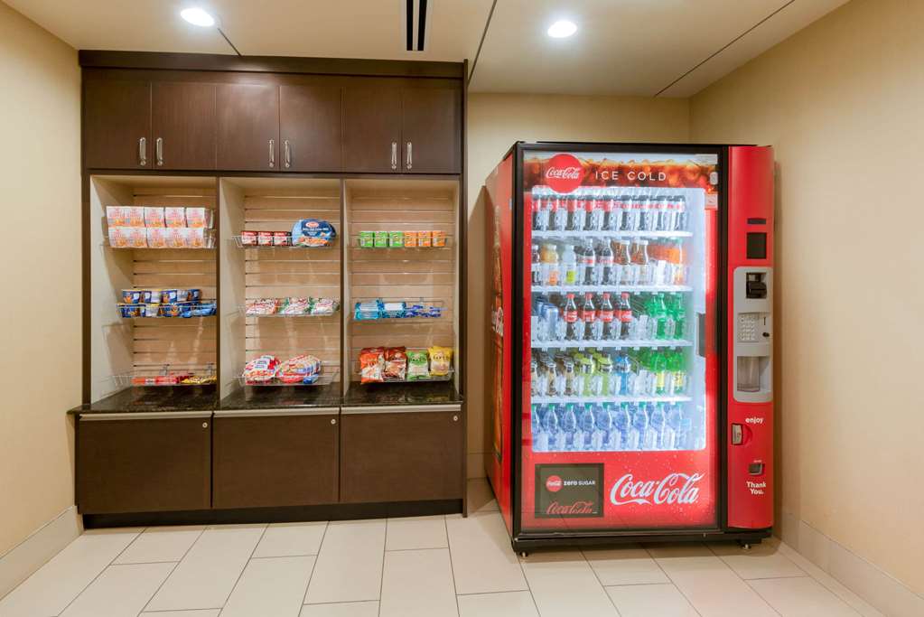 La Quinta Inn & Suites by Wyndham Columbus Grove City - photo 67