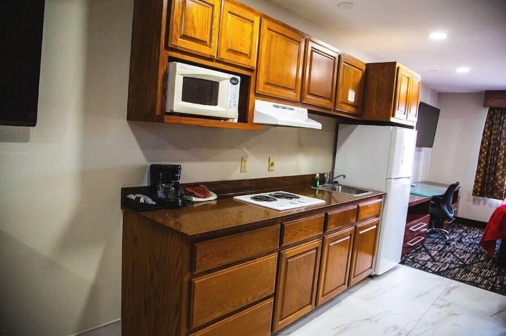 Town House Extended Stay Hotel Downtown - photo 15