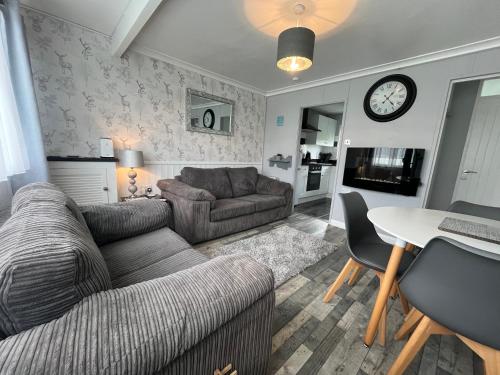 170 Two bed Chalet on Sunbeach Holiday Park Sleeps 5 pet friendly bed linen and towels included plus Wi Fi included only 300m from the beach — 4-Star Luxury Hotel in Great Yarmouth, United Kingdom