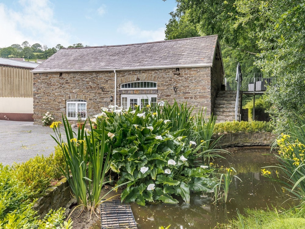 Garden Apartment — 4-Star Luxury Hotel in Llandysul, United Kingdom