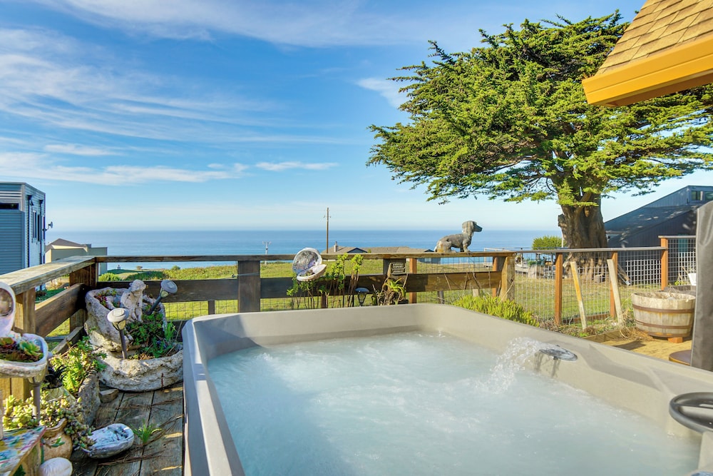 Private Beach Access: Pet friendly California Gem in Manchester, United States