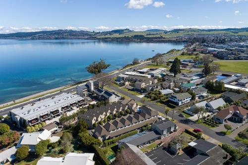 Heart of Taupo Apartment By Town & Lake — 4-Star Luxury Hotel in Taupo, New Zealand