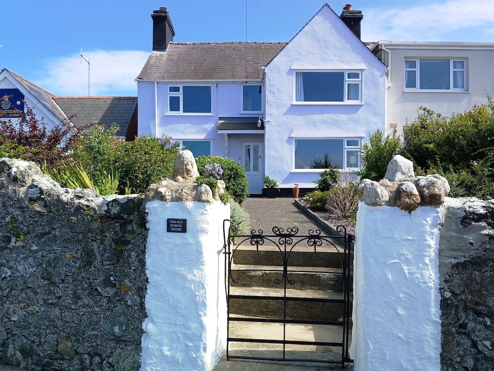 Old School House — 4-Star Luxury Hotel in Cemaes Bay, United Kingdom