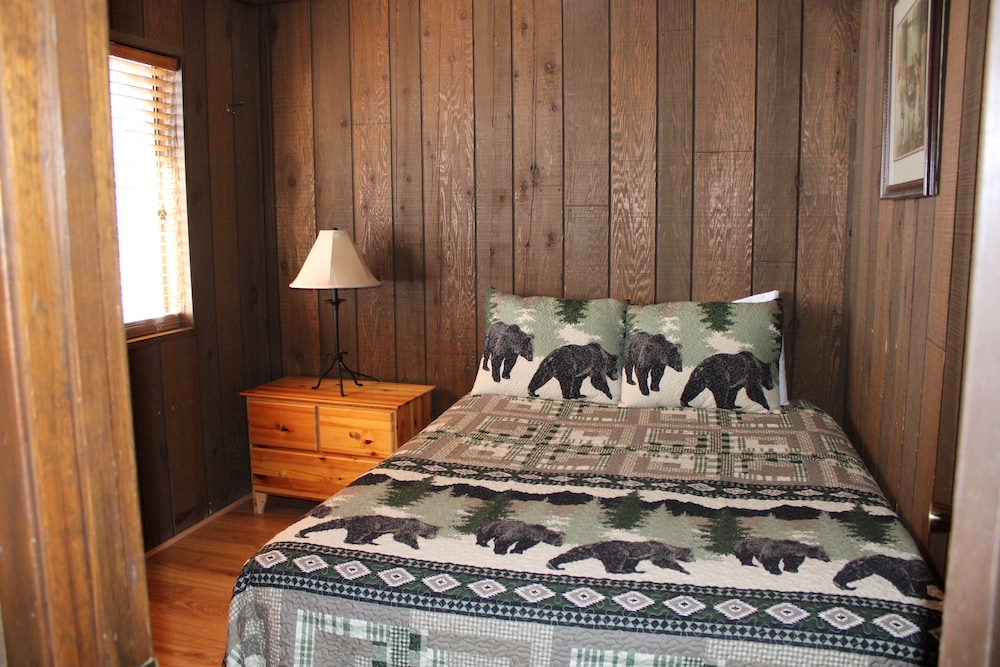 Edelweiss Resort and Restaurant — hotel in Greer
