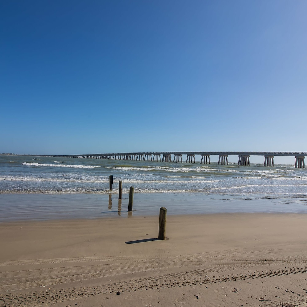 Gulf Adventures and Beachfront Relaxation Awaits - photo 52