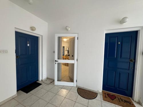 Cozy 2 bd ap near the sea