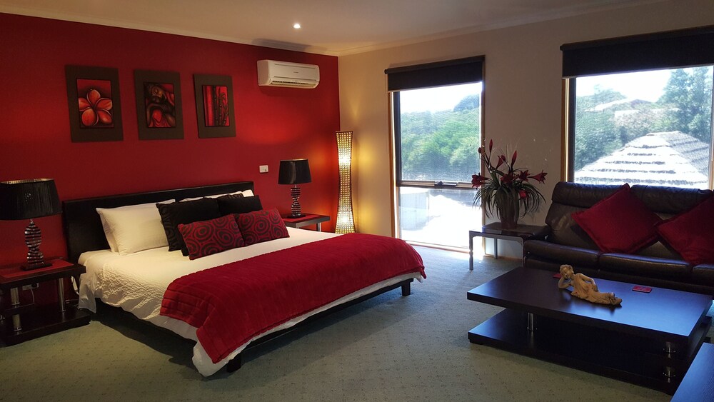 Venus Escapes Guesthouse — 4-Star Luxury Hotel in Inverloch, Australia