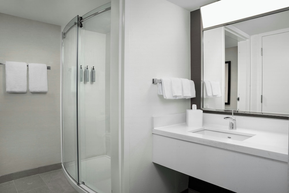 Courtyard by Marriott Bloomington - photo 24