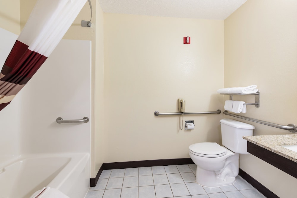 Red Roof Inn Auburn - photo 21