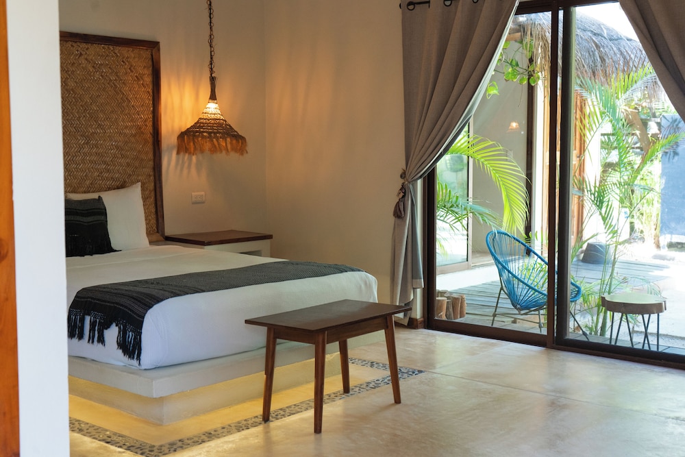 La Puerta Azul Beachfront Adults Only