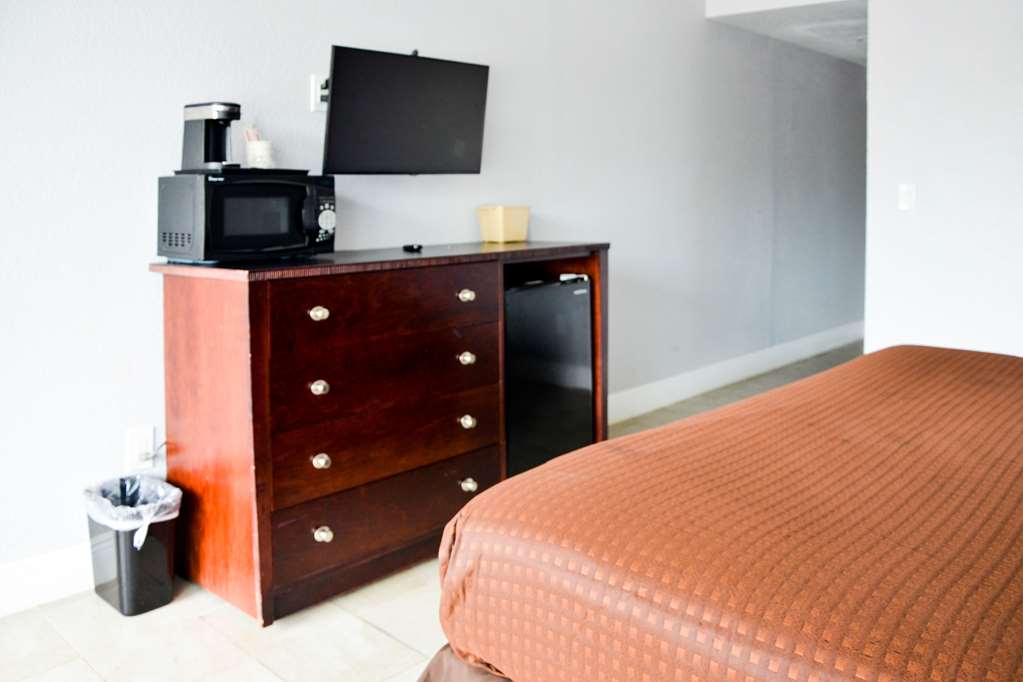 Rodeway Inn Sun City Center - photo 14