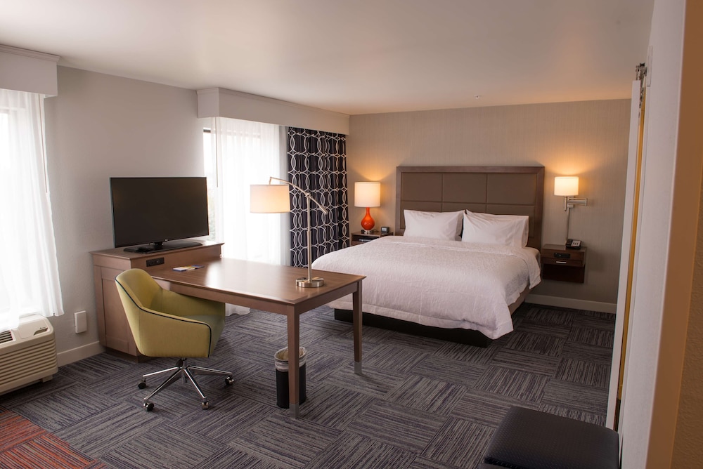 Hampton Inn & Suites Bay City - photo 8