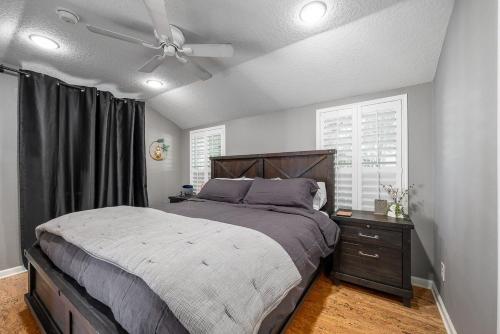 Charming 3BR Home Near DT with King Bed and Fire Pit — 4-Star Luxury Hotel in Orlando, United States
