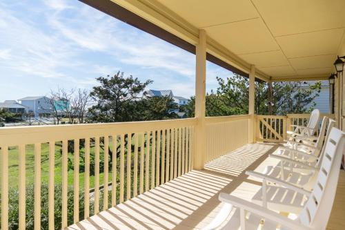 Pelican Palace by Oak Island Accommodations - photo 23