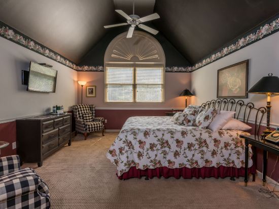 Eight Gables Inn - photo 21