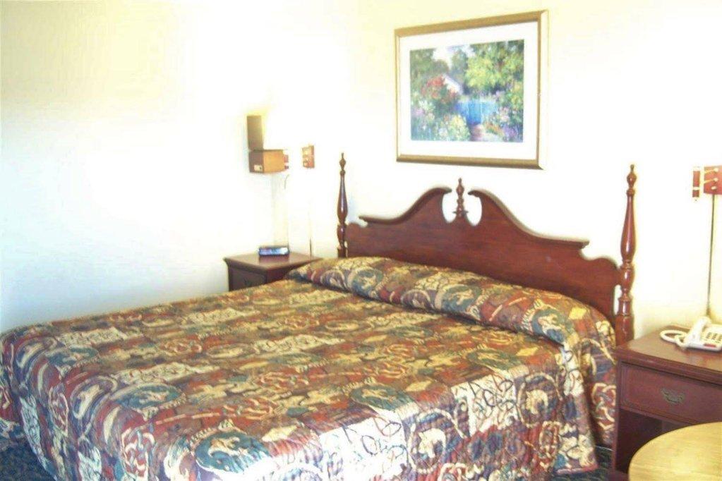 Americas Best Inn Huntsville - photo 4