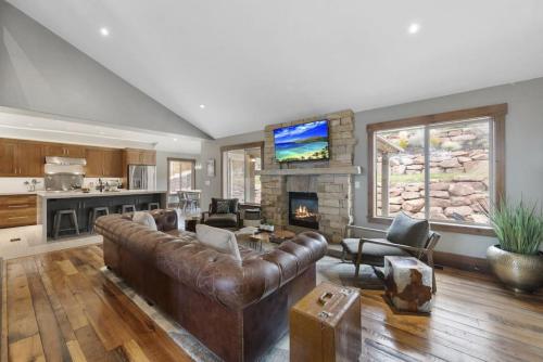 Heber Hideaway Exquisite Home with Hot Tub — 4-Star Luxury Hotel in Heber, United States