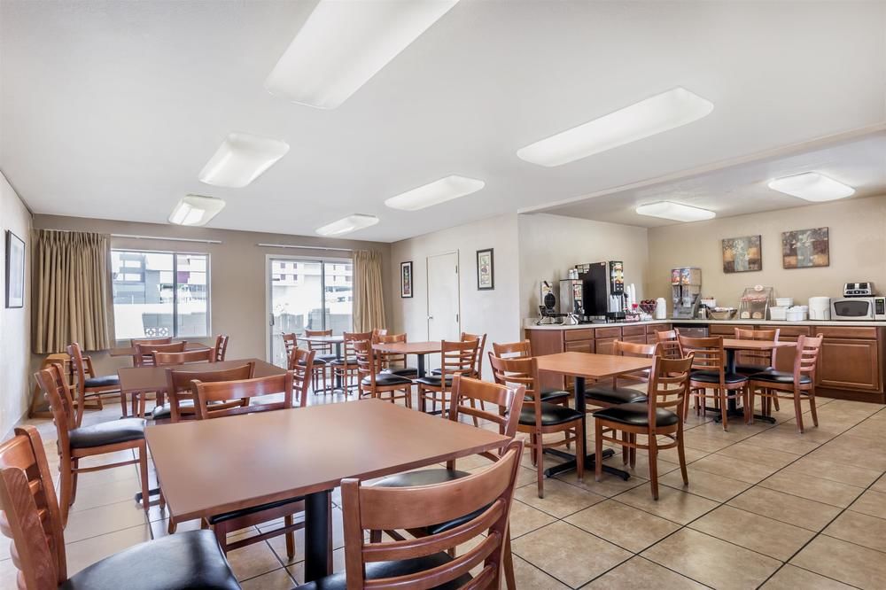 Super 8 by Wyndham Tempe ASU Airport - photo 13