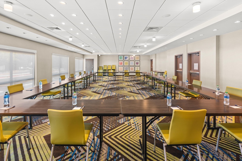 Holiday Inn Express & Suites Willows by IHG - photo 21