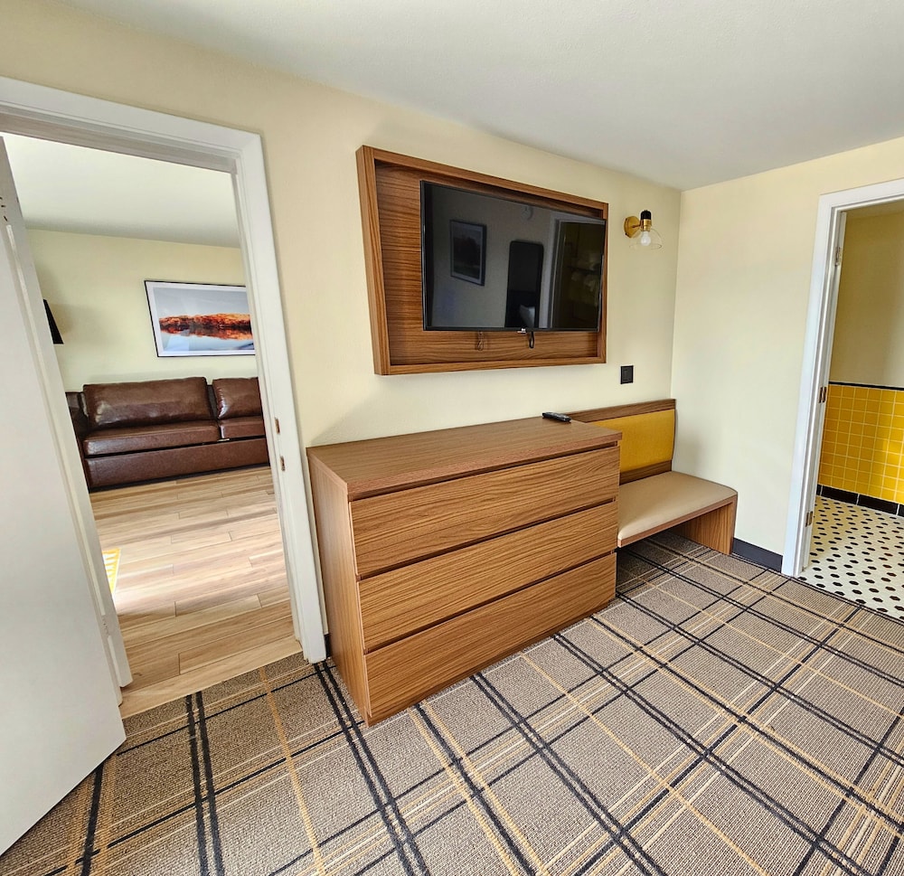 The Hotel Laurel at Seneca - photo 7
