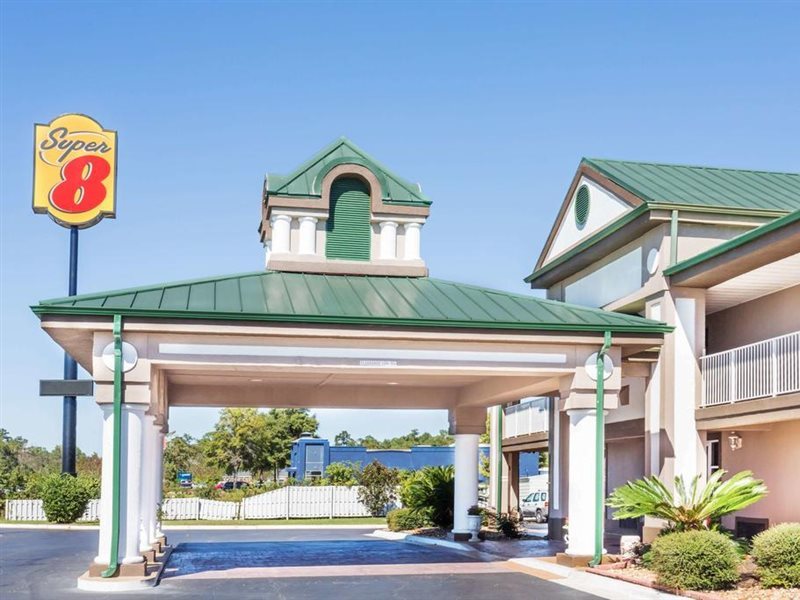 Super 8 by Wyndham Marianna I 10 - featured photo