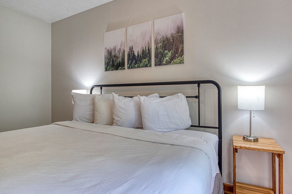 Pinecrest Townhomes 1K2Q Renovated - photo 5