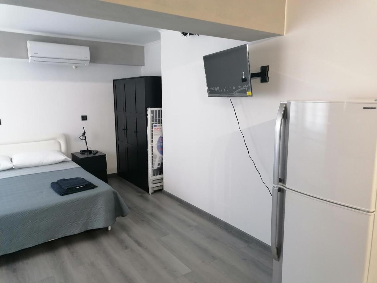Black & White STUDIO by Emmelia Group