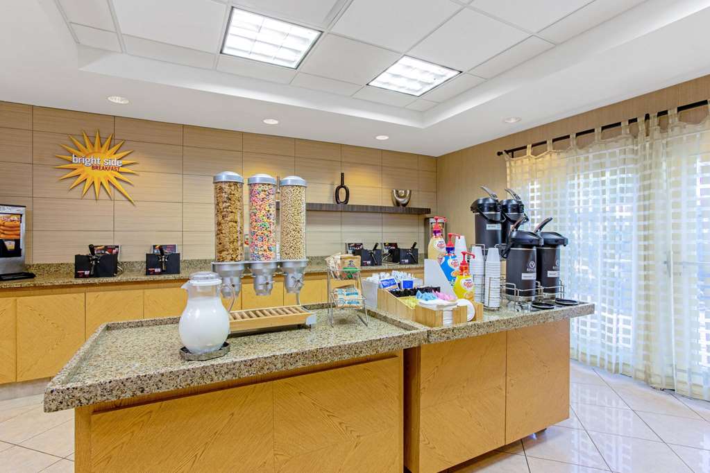 La Quinta Inn & Suites by Wyndham Orlando I Drive Conv Ctr - photo 44