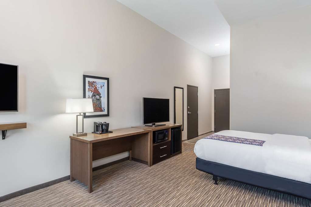 La Quinta Inn & Suites by Wyndham Bloomington - photo 24