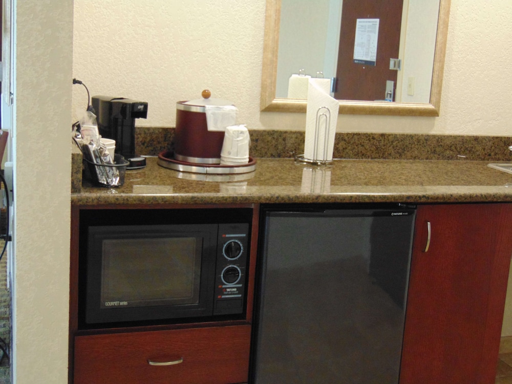 Hampton Inn & Suites Cleveland Mentor - photo 23