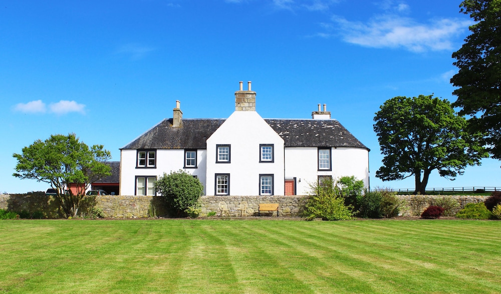 Tarrel Farmhouse — 4-Star Luxury Hotel in Tain, United Kingdom