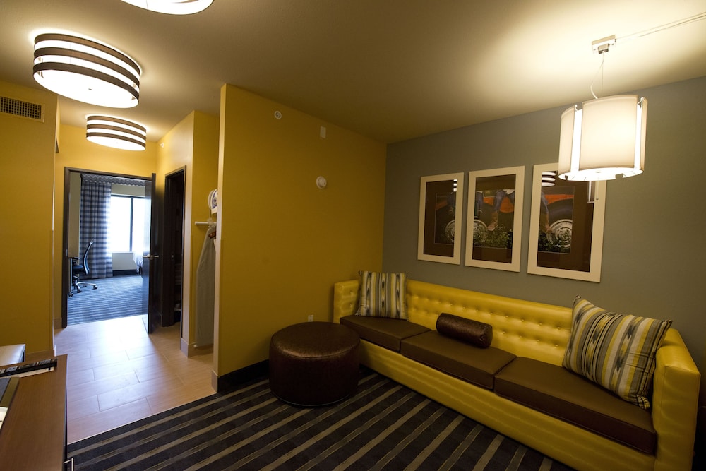 Holiday Inn Express & Suites Perry National Fairground Area #34 by IHG - photo 4