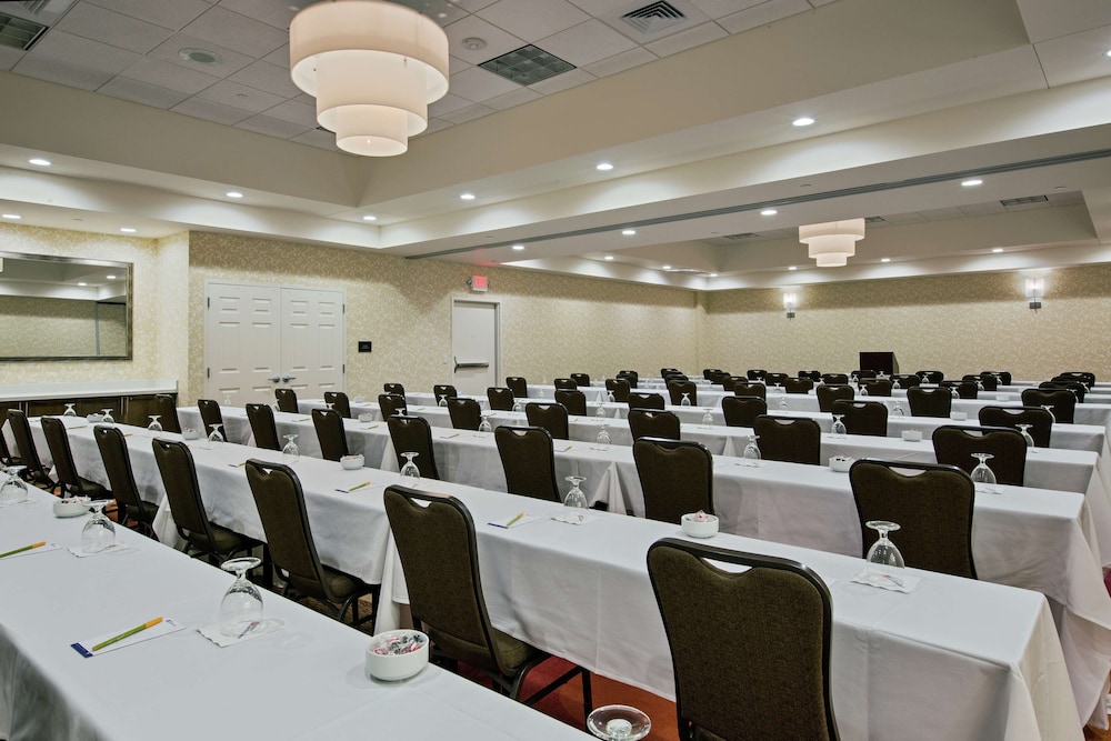 Hilton Garden Inn Lincoln Downtown Haymarket - photo 26