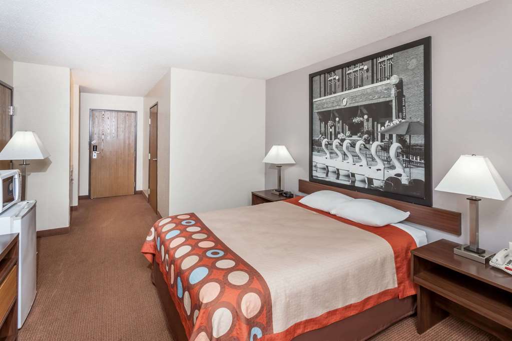 Super 8 by Wyndham Pekin Peoria Area - photo 11