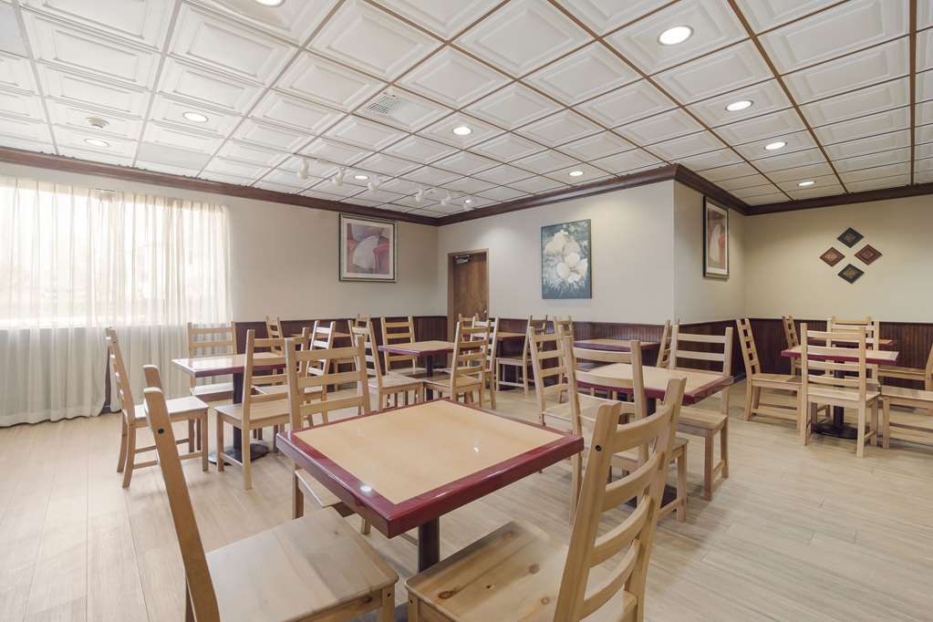 Quality Inn & Suites Conference Center Statesboro Historic District - photo 31