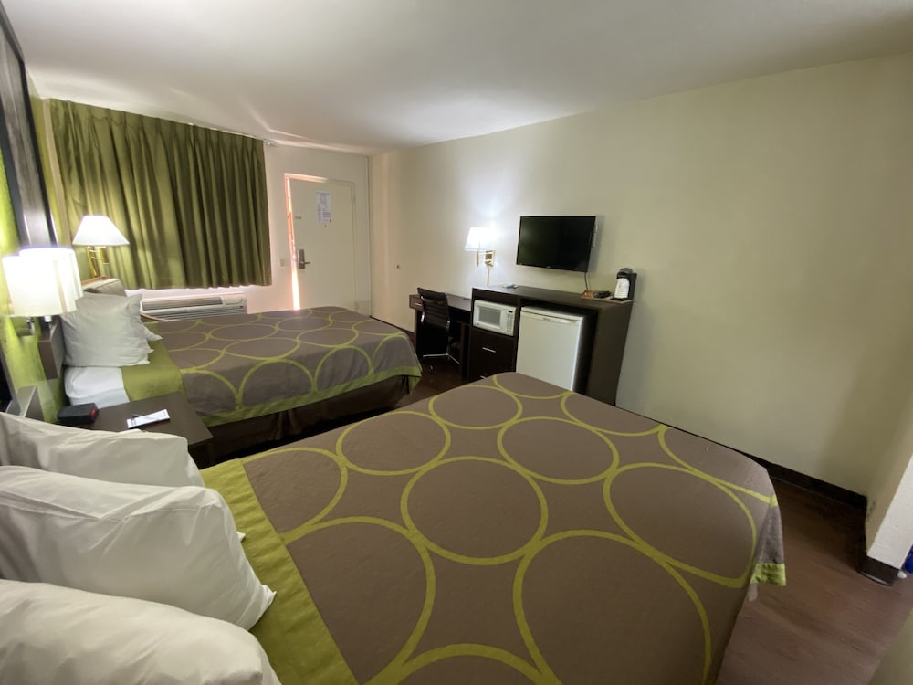 Super 8 by Wyndham El Paso Airport - photo 12