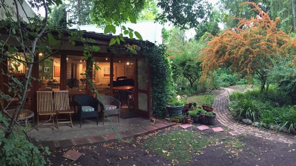 High Hopes - carbon neutral hotel in Caledon