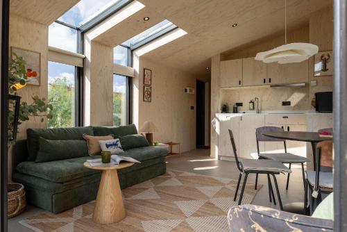 Hello Zeeland Tiny House Zeeuwse Liefde 4 — 4-Star Luxury Hotel in Westkapelle, Netherlands
