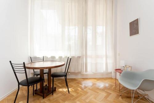 Super Stylish and Spacious 3 Seperated Apartments For 6 people