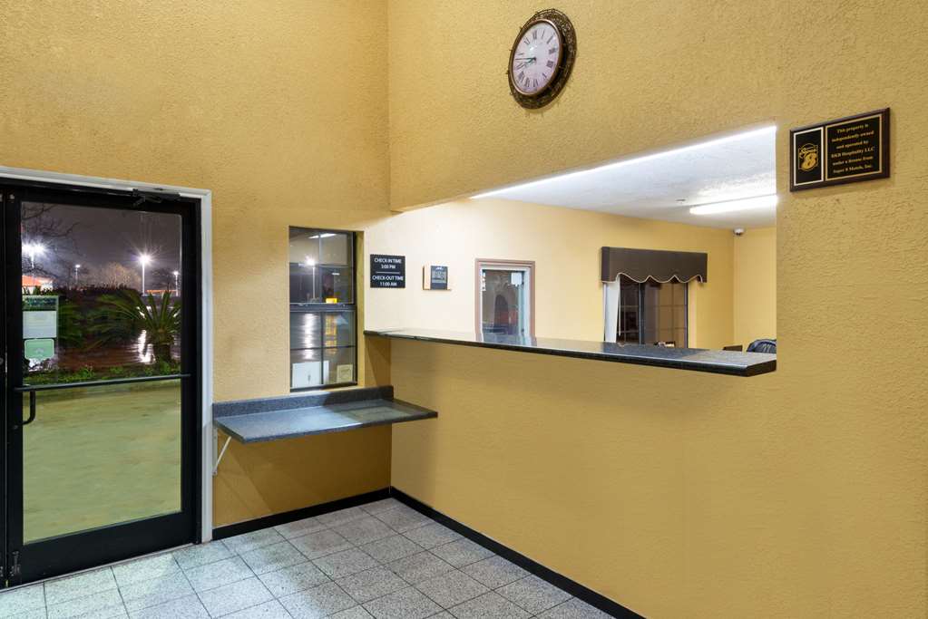 Super 8 by Wyndham San Antonio Riverwalk Area - photo 3