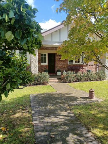 Hollyday — Bowral