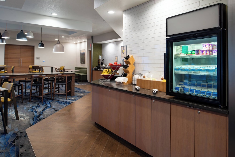 Fairfield Inn & Suites by Marriott Beloit - photo 36
