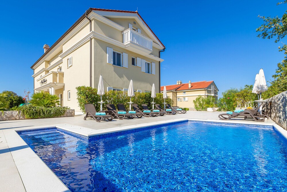 Luxury Apartments Villa Mande — 5-Star Luxury Hotel in Krk, Croatia