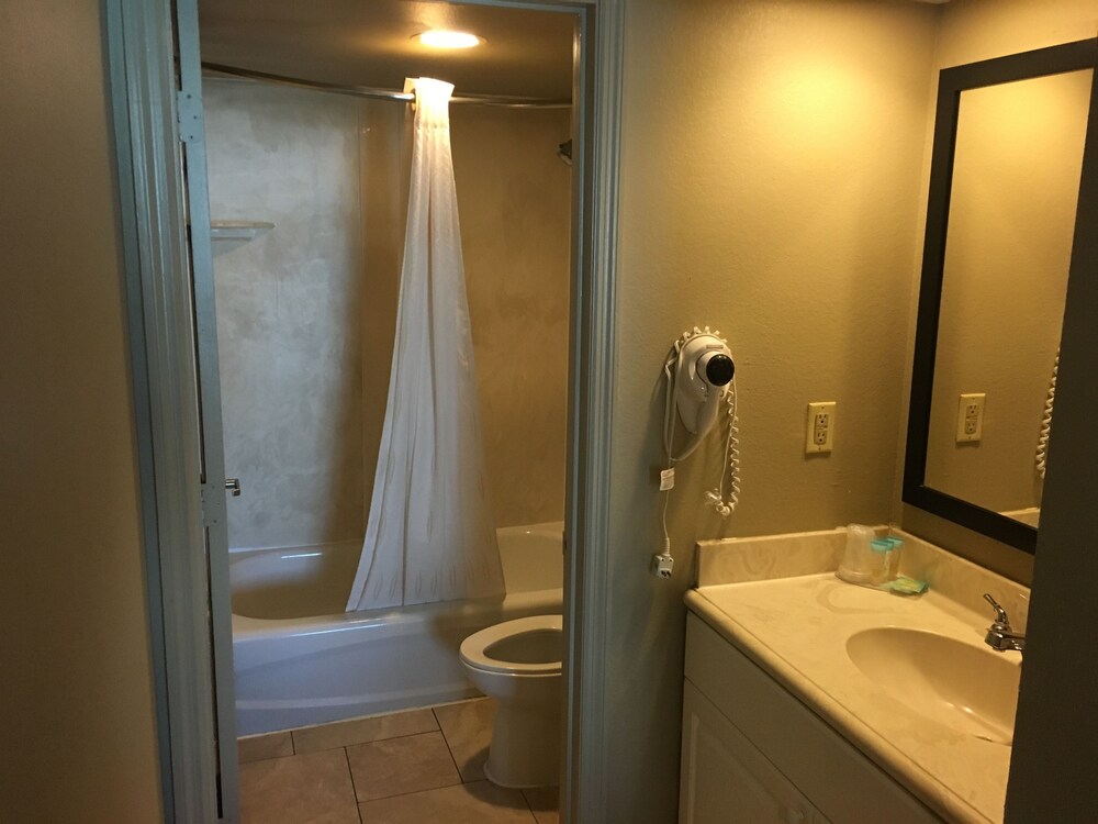 Boardwalk Inn and Suites - photo 26