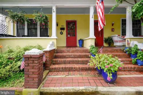 Historic Row Home 1 Block from Gate 1 at USNA — 4-Star Luxury Hotel in Annapolis, United States